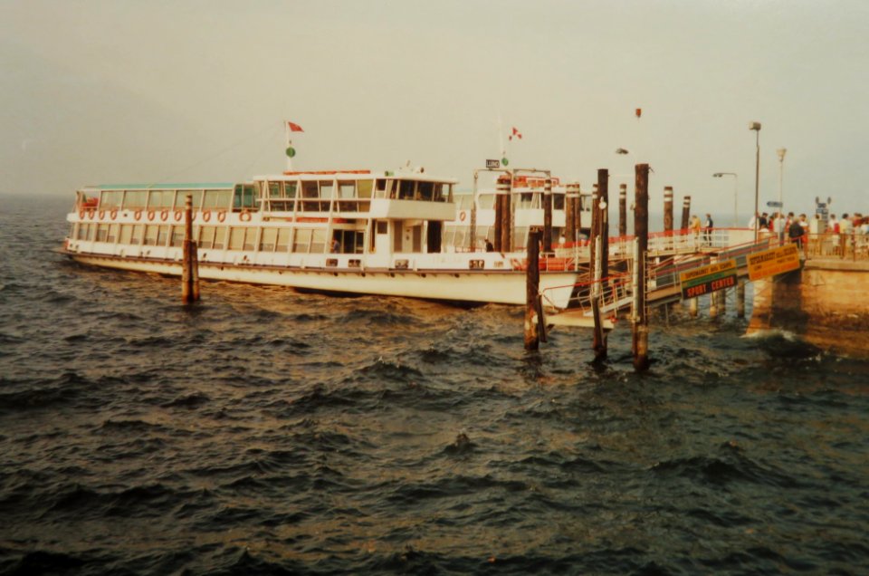 AIMG 5349 Schiff an einem Anleger 1960er