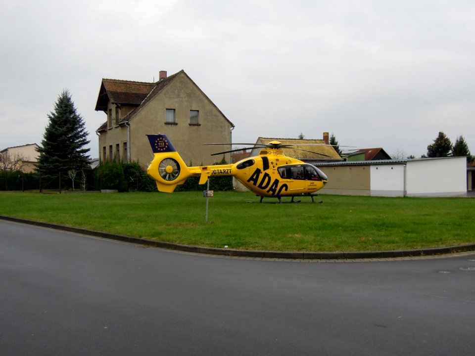 ADAC-Hubschrauber Christoph63 in Zwenkau 2017-12-05b