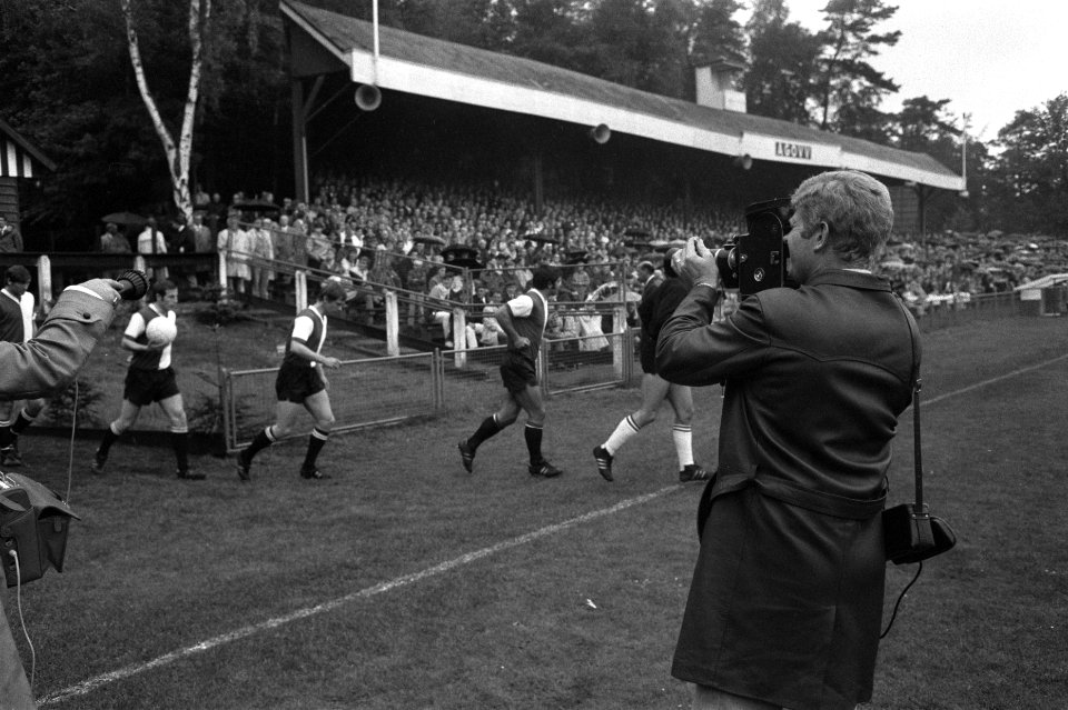 AGOVV tegen Feijenoord 0-5 KNVB-beker cameraman langs de lijn, Bestanddeelnr 923-7582