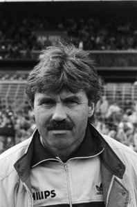 Ajax PSV 3-0 PSV-trainer Guus Hiddink, Bestanddeelnr 933-7447