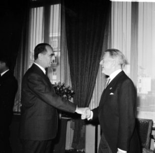 Afscheidsreceptie van dr. M. W. Holtrop , directeur van de Nederlandse Bank, in…, Bestanddeelnr 920-2665
