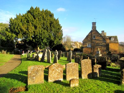Adderbury churchyard