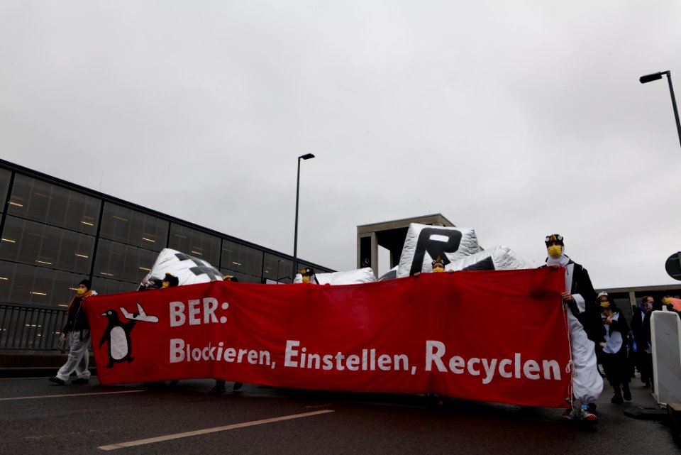 Abgehoben demonstration against BER opening 2020-10-31 69