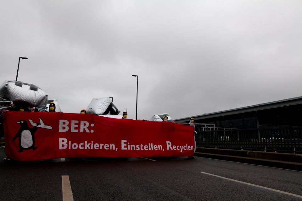 Abgehoben demonstration against BER opening 2020-10-31 70