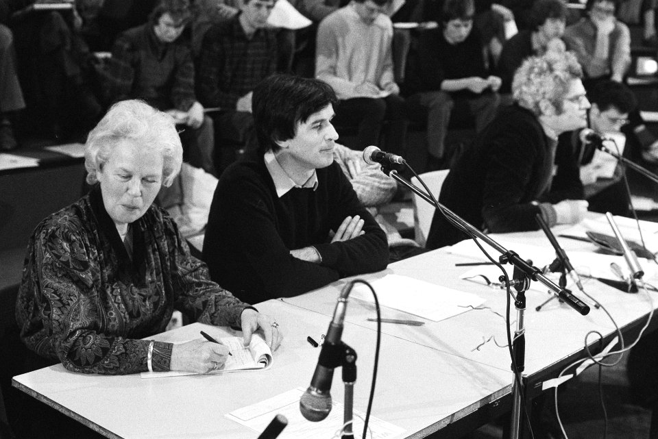 Actieconferentie Komitee Kruisraketten Nee in Utrecht mevrouw Strikwerda, Jan t, Bestanddeelnr 932-8545