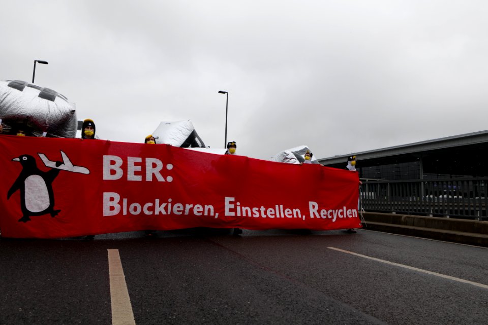 Abgehoben demonstration against BER opening 2020-10-31 71