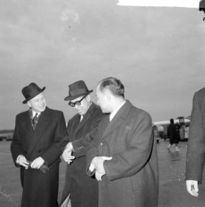 Aankomst minister van Buitenlandse Zaken van Indonesie, Subandrio op Schiphol, m, Bestanddeelnr 917-2099