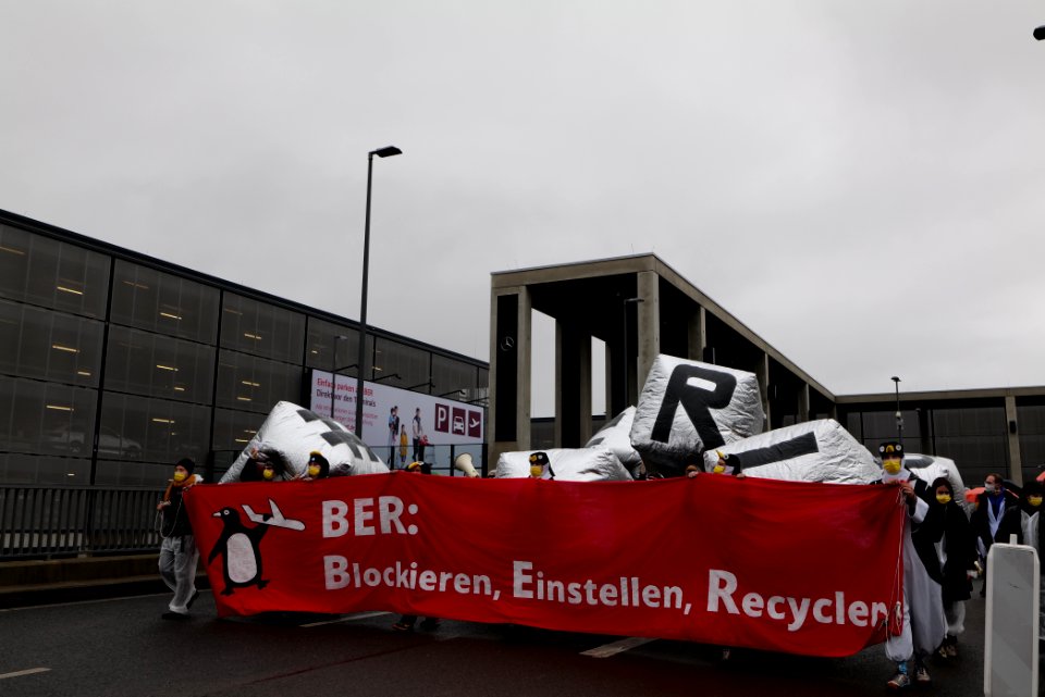 Abgehoben demonstration against BER opening 2020-10-31 68