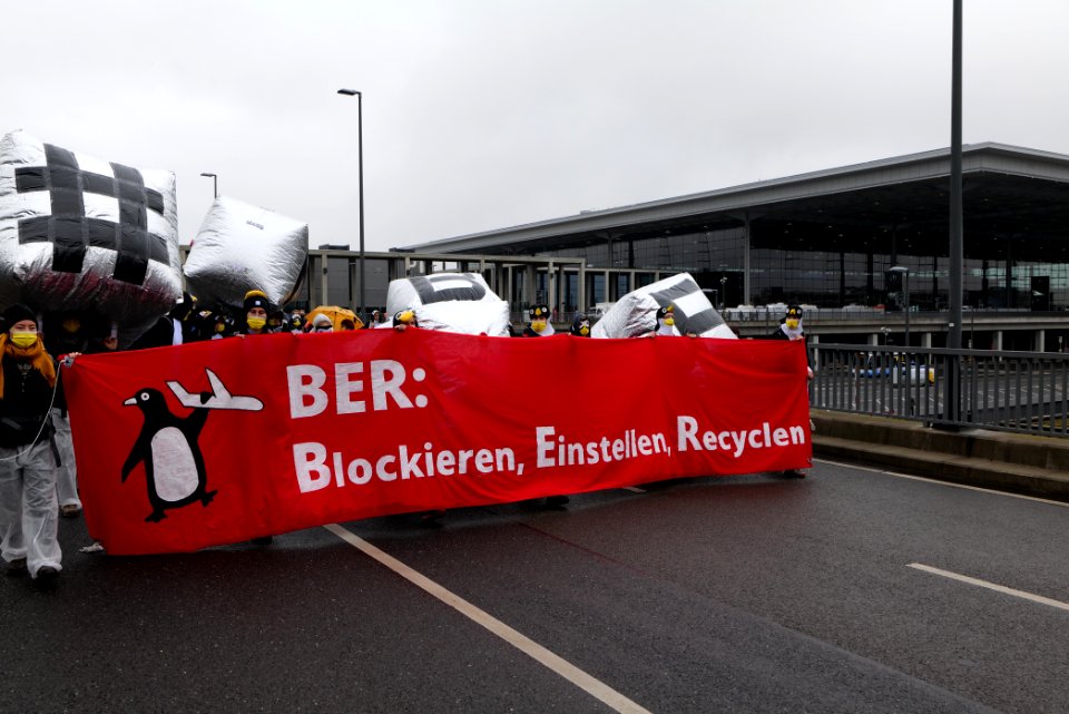 Abgehoben demonstration against BER opening 2020-10-31 73