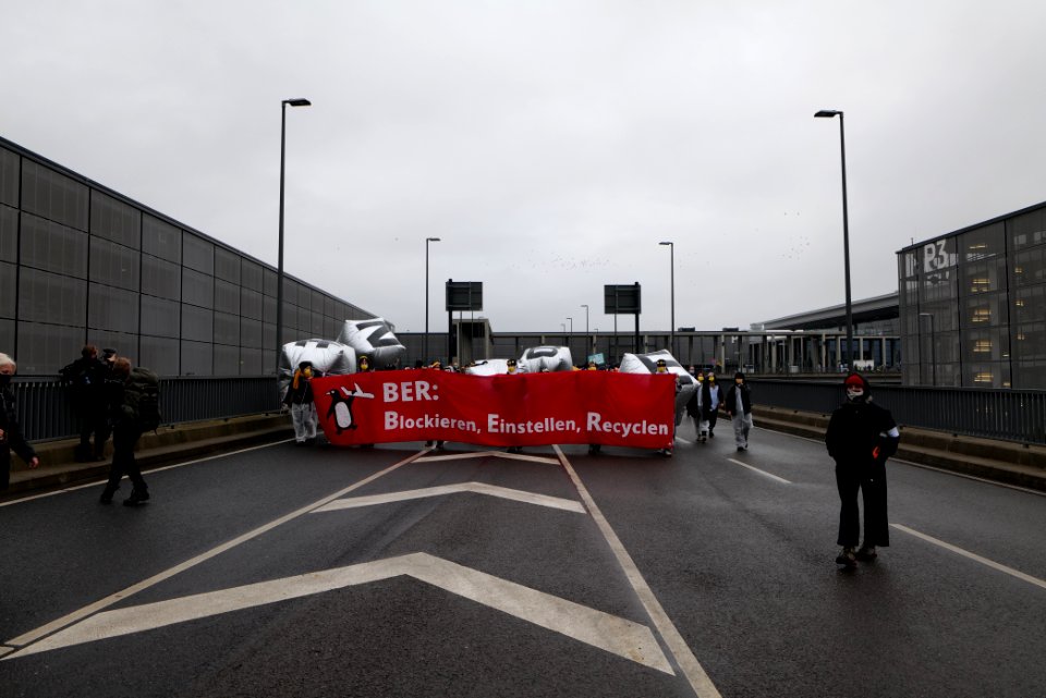 Abgehoben demonstration against BER opening 2020-10-31 80