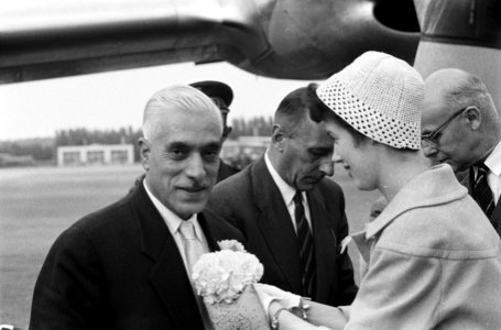 Aankomst burgemeester van Bagdad op Schiphol, Bestanddeelnr 911-4980 photo