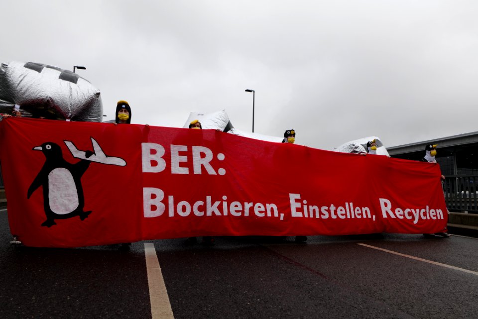 Abgehoben demonstration against BER opening 2020-10-31 72