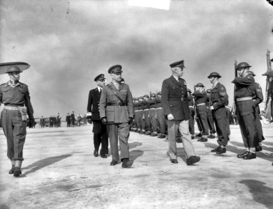 Aankomst Generaal Omar N. Bradley op Schiphol, Bestanddeelnr 903-8793