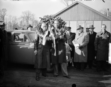 Aankomst Gatsonider Barendrecht aan de grens. Slot van de Ralley van Monte Carlo, Bestanddeelnr 903-2175