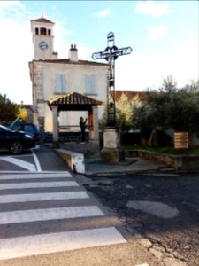 Alba-la-Romaine - Mairie et calvaire