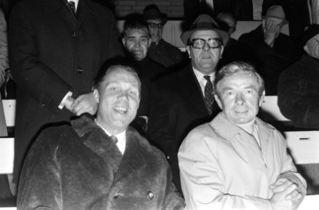 Ajax tegen NEC 1-0, kwartfinale KNVB beker , Rinus Michels en Benficatrainer Hag, Bestanddeelnr 925-4939