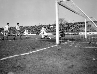 Ajax tegen Sittardia 1-0, Sjaak Swart mist een van de vele kansen, Bestanddeelnr 917-5073