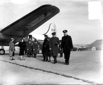 Aankomst Generaal L.C. Shepherd jr. (links), commandant Amerikaanse Mariniers o…, Bestanddeelnr 905-5769