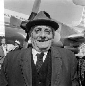 Aankomst Max Brod (schrijver) op Schiphol, Bestanddeelnr 918-1629