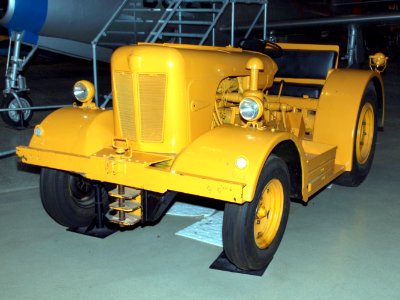 Airfield tracktor at Soesterberg pic2