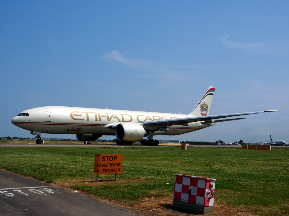 A6-DDC Etihad Airways Boeing 777-FFX - cn 39691 pic1