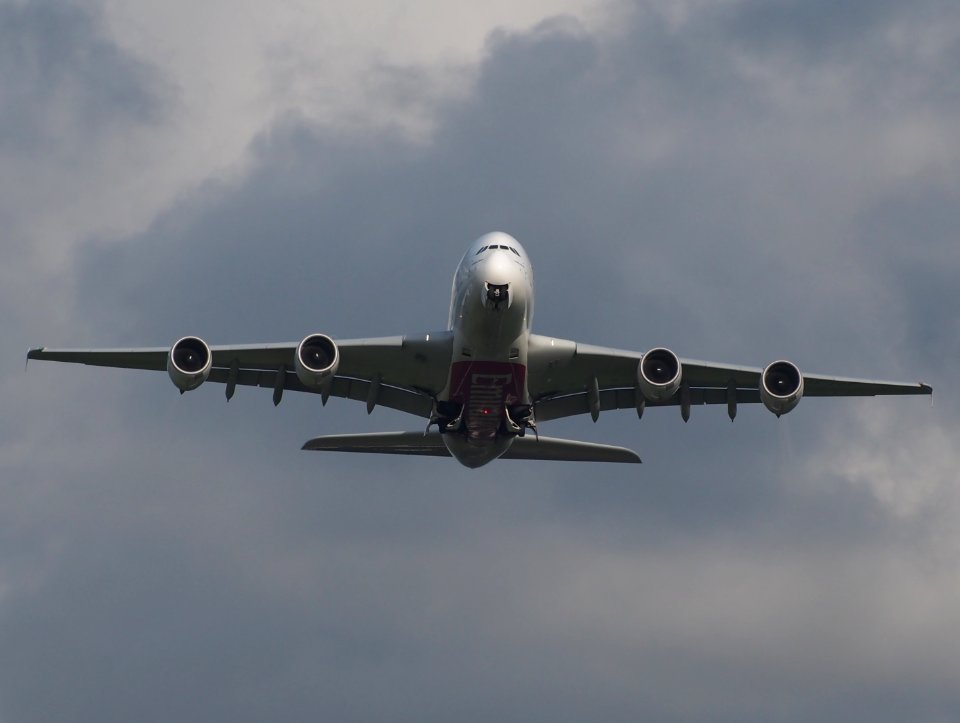 Airbus A380, A6-EDT take-off from Amsterdam Schiphol airport, pic1