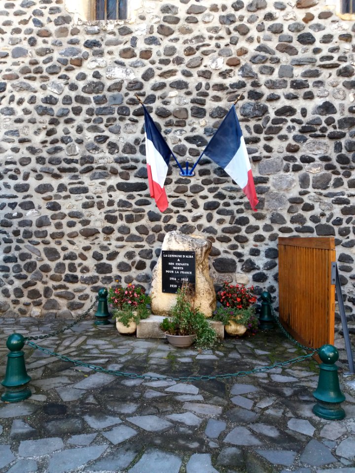 Alba-la-Romaine - Monument aux morts