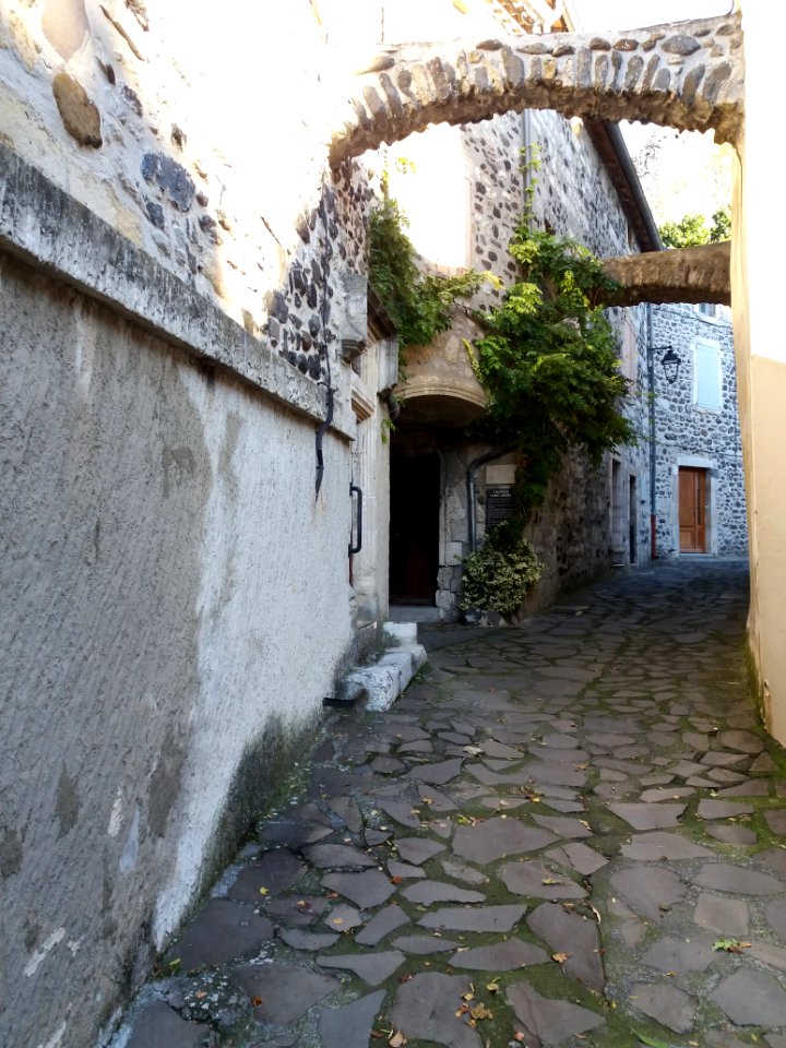 Alba-la-Romaine - Chapelle Saint-André, rue du Four