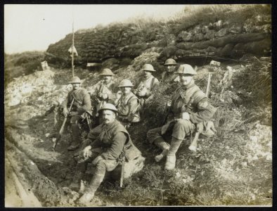 A halt on the way from the trenches, Bestanddeelnr 158-0982