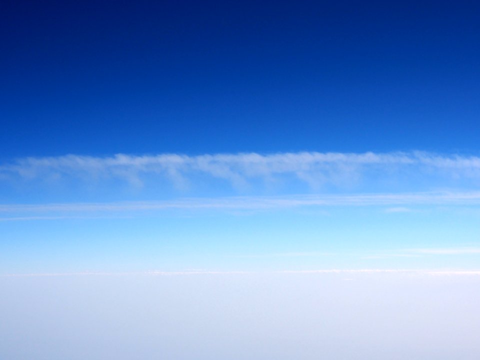 Aircraft and contrails at 32000ft approx above Baden-Baden, pic5