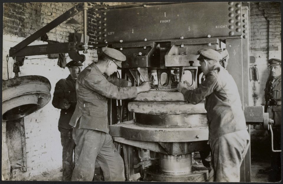 A British Military Tyre Press in France showing a Tyre being forced on a lorry w, Bestanddeelnr 158-2736