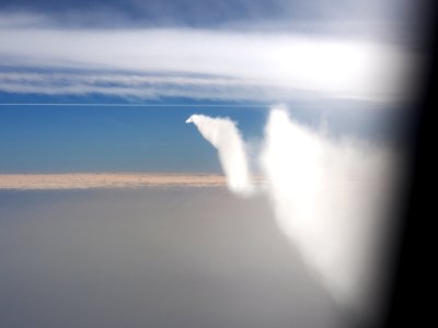 Aircraft and contrails at 32000ft approx above Baden-Baden, pic7