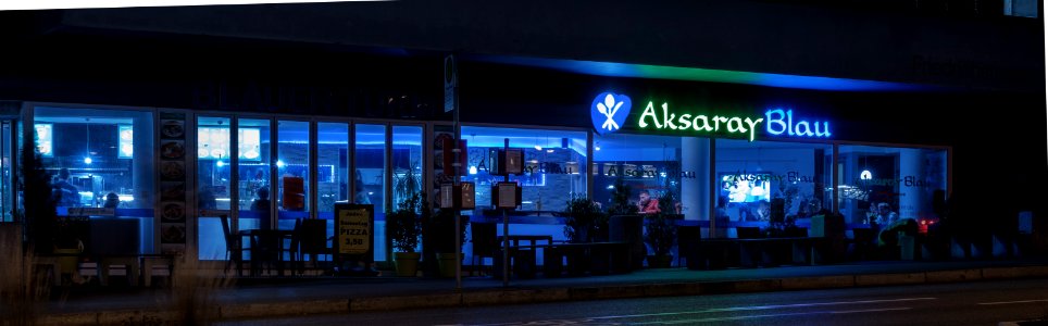 Aksaray Blau in Tübingen bei Nacht