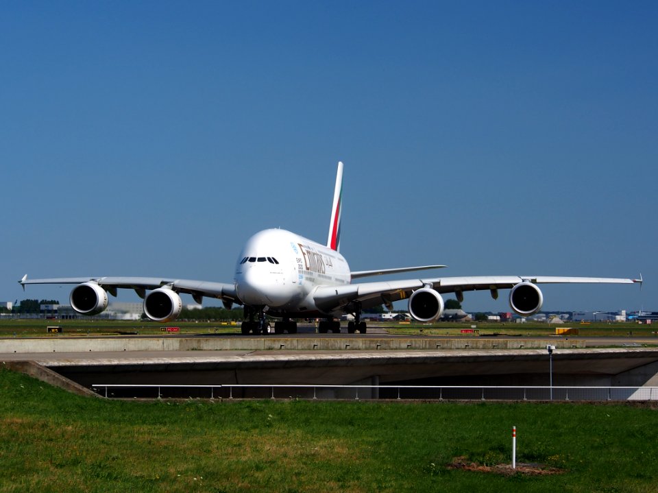 A6-EDX Emirates Airbus A380-861 - cn 105 taxiing 21july2013 pic-004