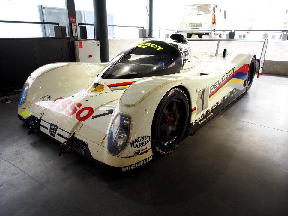 1992 Peugeot 905 Evolution 1.7 Le Mans winner, driven by Derek Warwick, Yannick Dalmas and Mark Blundell photo 5