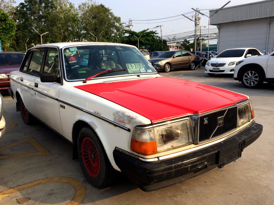 1983-1984 Volvo 244 GL Sedan (20-02-2018) 02