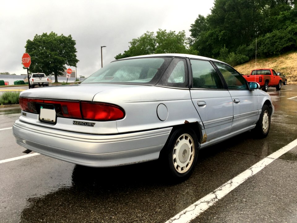 1995 Mercury Sable in Medium Regatta Blue Clearcoat Metallic, rear right, 5-28-2021
