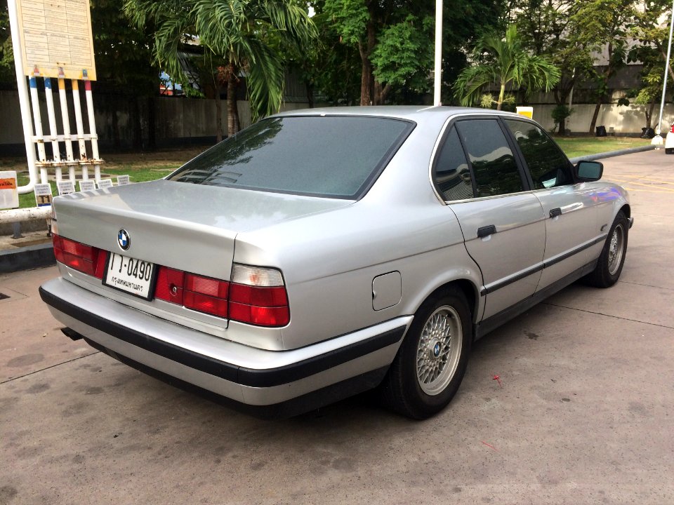 1988-1989 BMW 520i (E34) Sedan (13-06-2018) 02