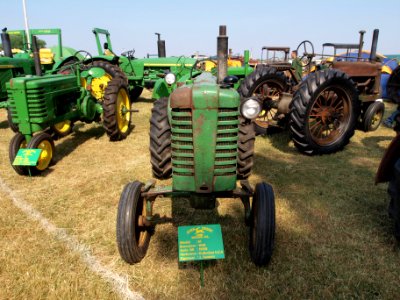 1948 John Deere model M pic1