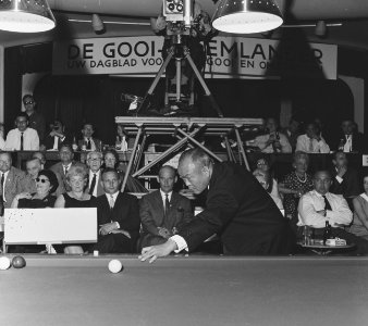 1965 World Three-cushion Championship, Koya Ogata (JPN), Bestanddeelnr 917-7804 (cropped bottom edge)