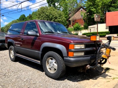 1994 Chevrolet K5 Blazer Sport in Burnt Red Metallic, front left, 7-3-2021