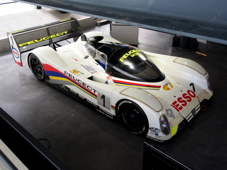 1992 Peugeot 905 Evolution 1.7 Le Mans winner, driven by Derek Warwick, Yannick Dalmas and Mark Blundell photo 2b