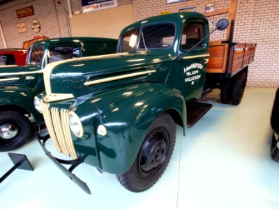 1947 Ford 80 798T pic1