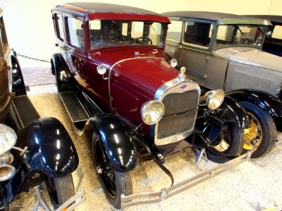 1929 Ford 165 A Fordor Sedan pic1