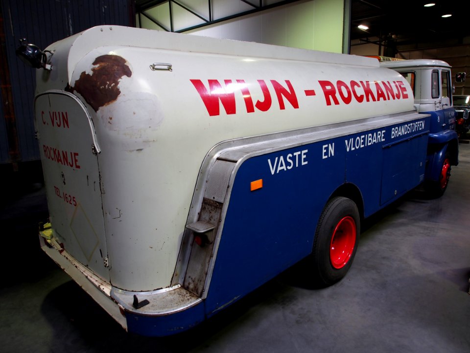 1964 Bedford truck, pic5