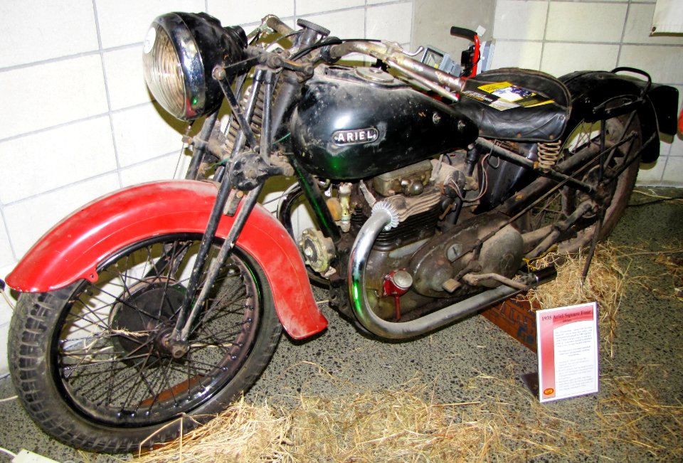 1935 Ariel Square Four 02