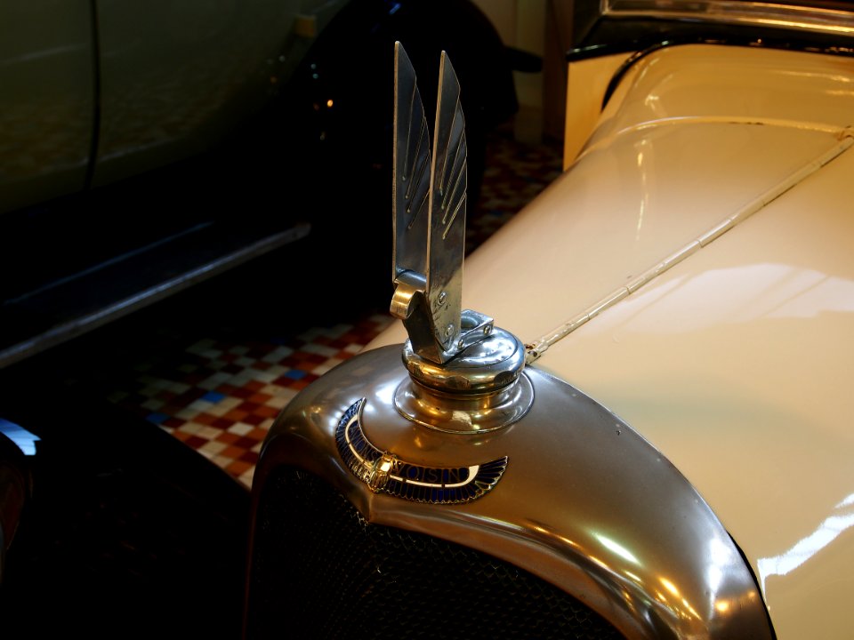 1924 Avions Voisin C4 ornament, four cylinder without valve 8CV Coach body, 4 seats, at the Musée Automobile de Vendée pic-2