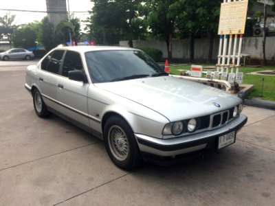 1988-1989 BMW 520i (E34) Sedan (13-06-2018) 01