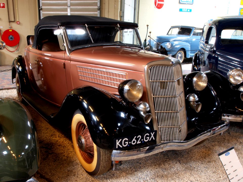 1935 Ford 710 Roadster pic8-001