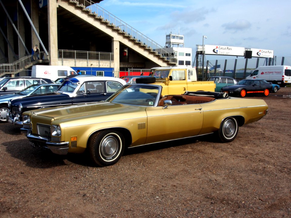 1972 Oldsmobile Delta 88 Royale pic1